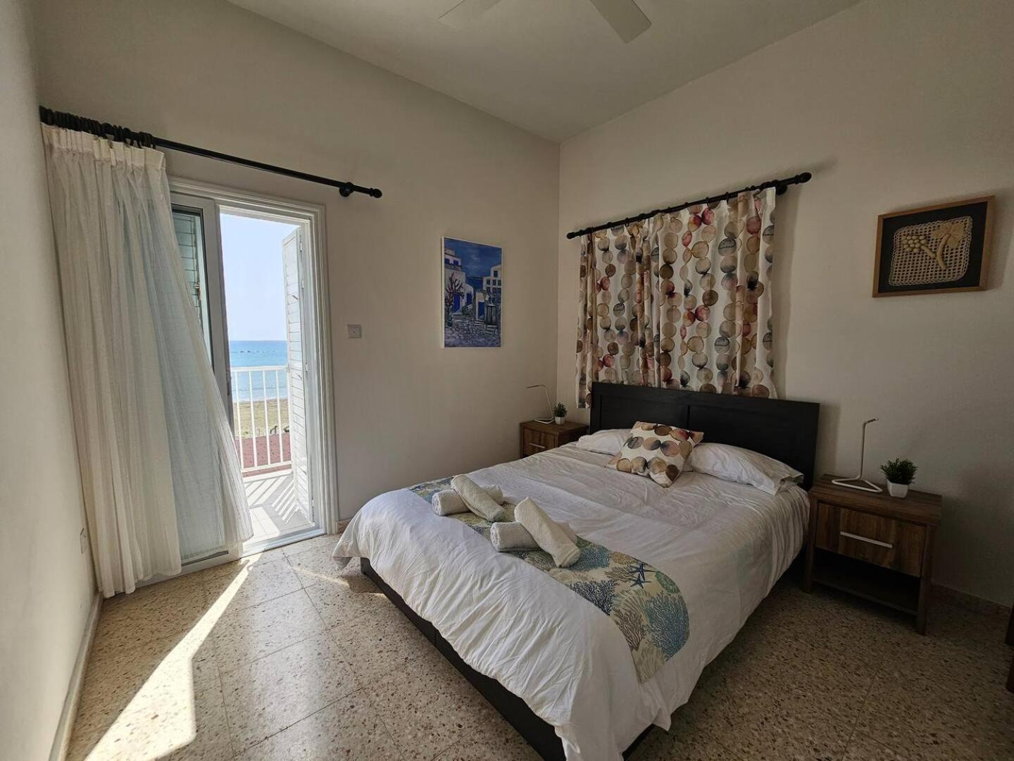 Ammos Beachfront Villa Paradise Larnaca Bagian luar foto