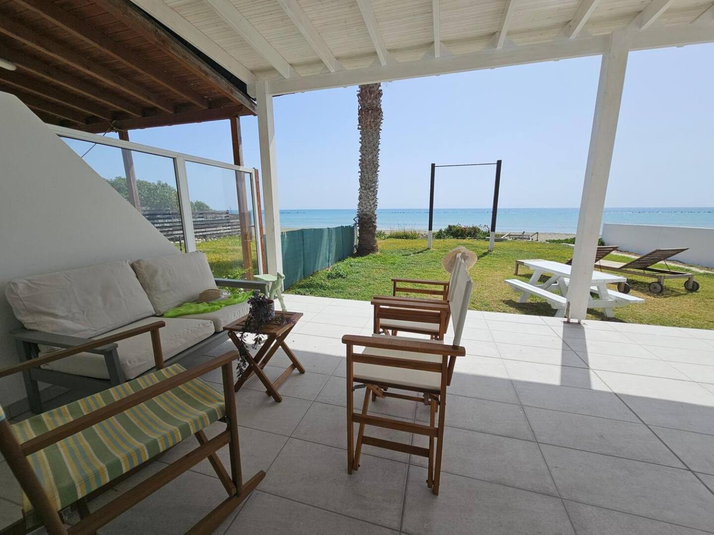 Ammos Beachfront Villa Paradise Larnaca Bagian luar foto