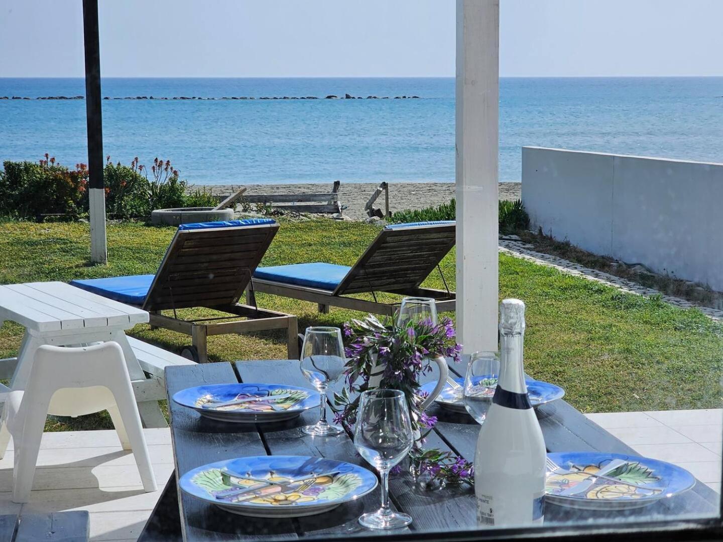 Ammos Beachfront Villa Paradise Larnaca Bagian luar foto