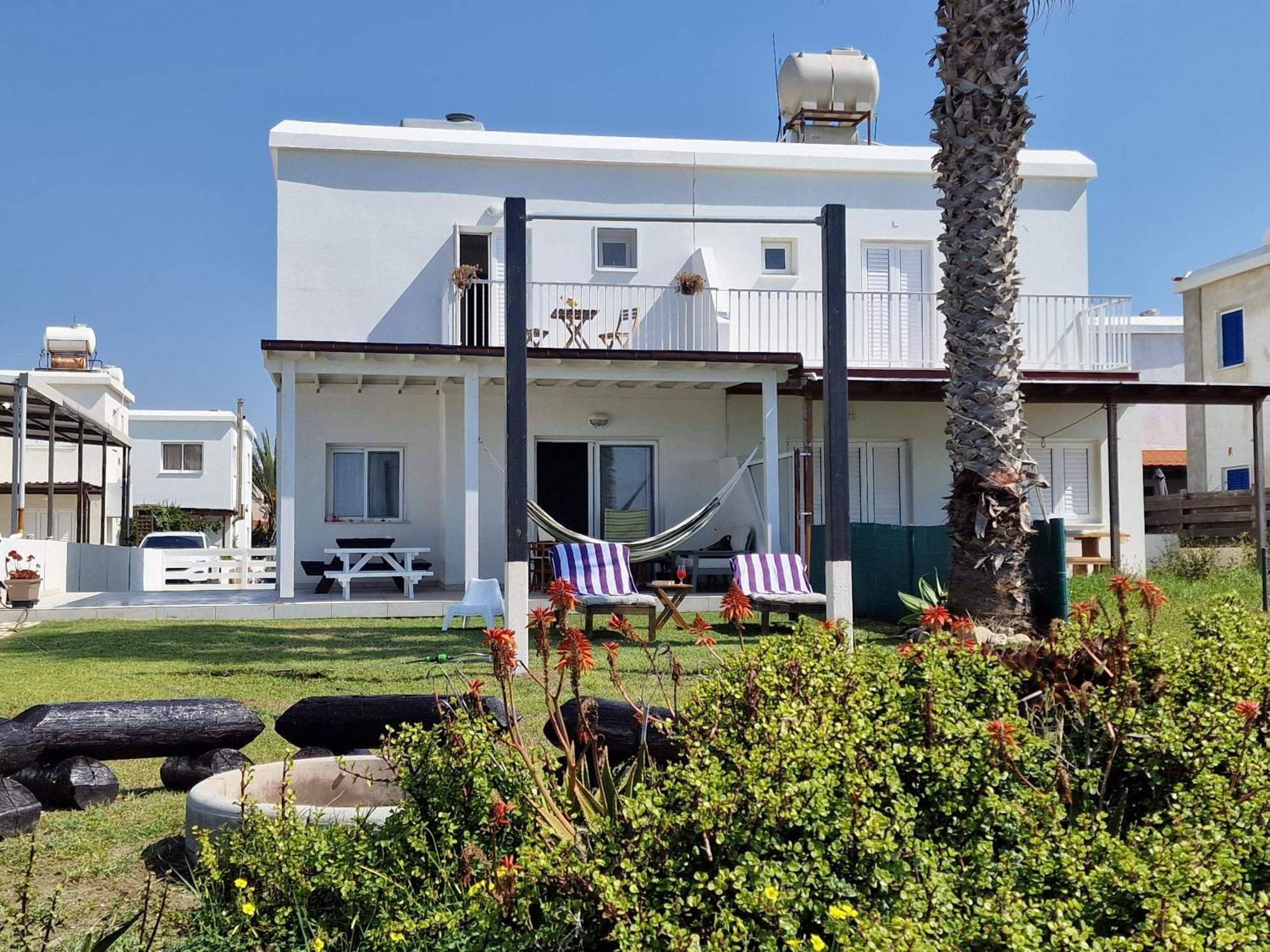 Ammos Beachfront Villa Paradise Larnaca Bagian luar foto