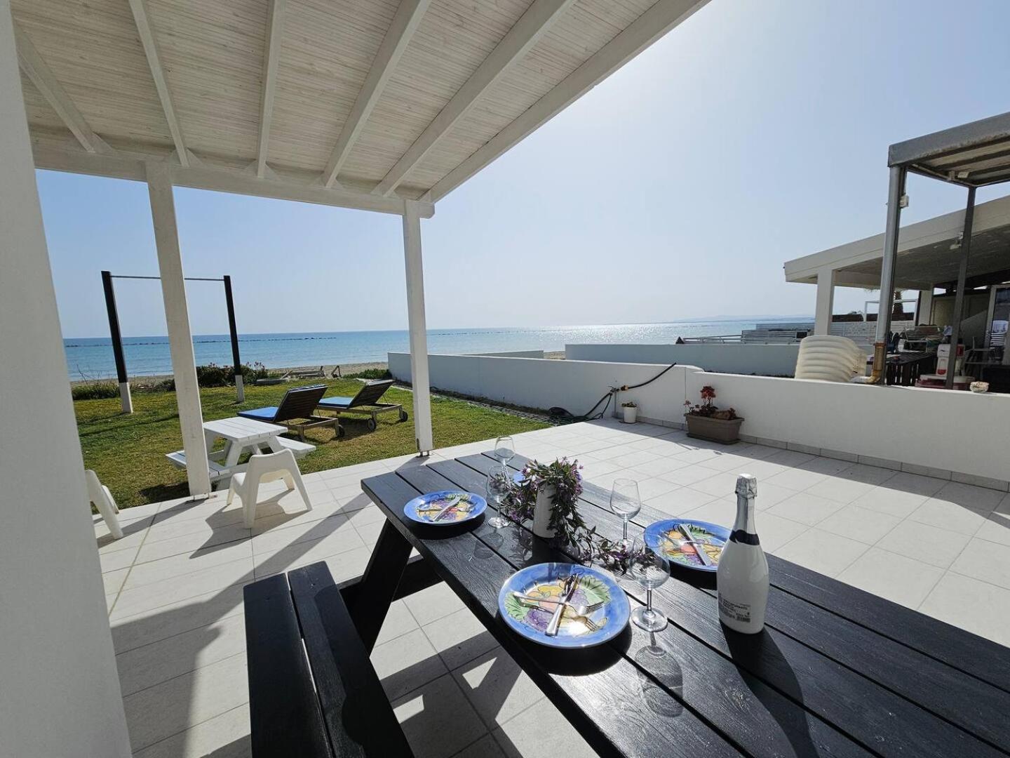 Ammos Beachfront Villa Paradise Larnaca Bagian luar foto