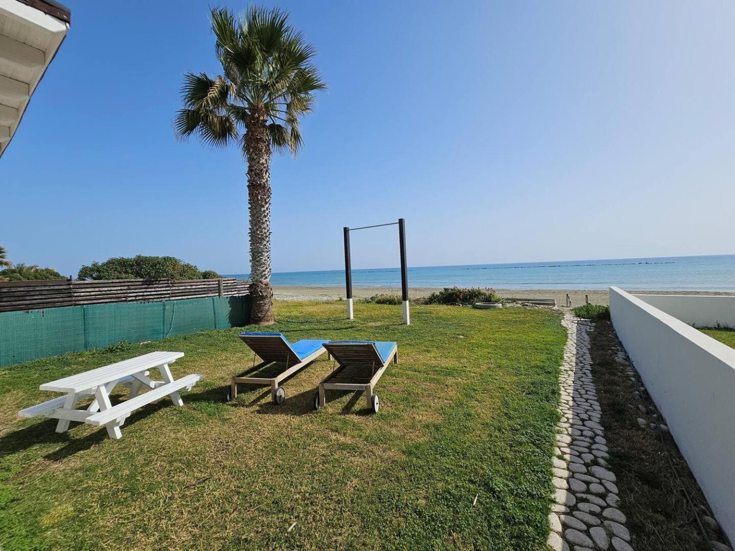 Ammos Beachfront Villa Paradise Larnaca Bagian luar foto