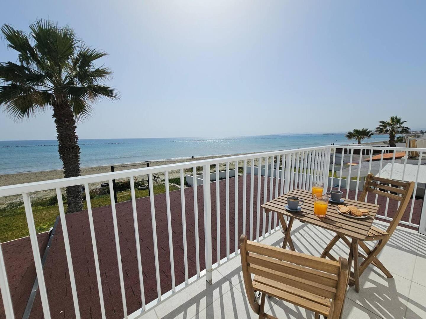Ammos Beachfront Villa Paradise Larnaca Bagian luar foto